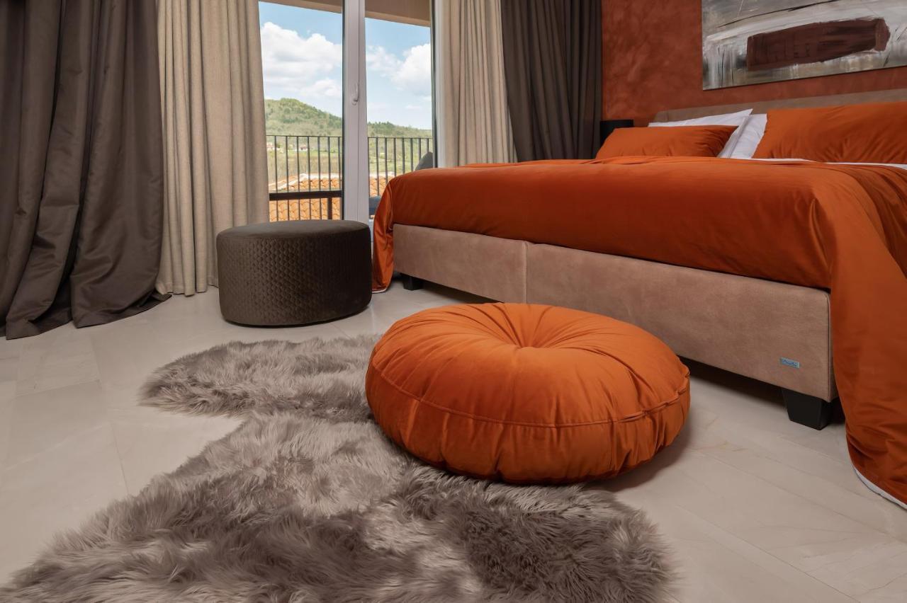 Luxury Villa Santa Cruz With Xl Pool And Jacuzzi Potpićan Εξωτερικό φωτογραφία
