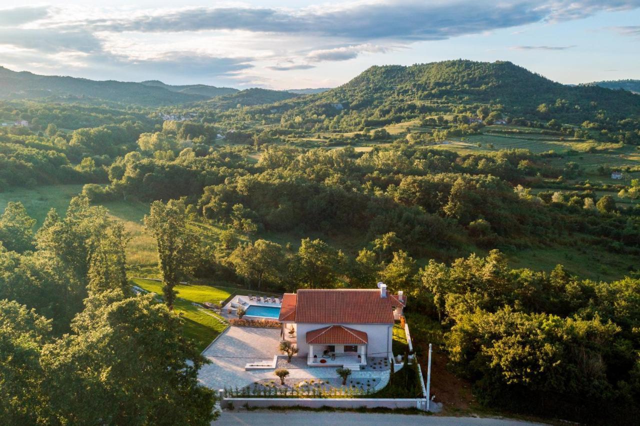 Luxury Villa Santa Cruz With Xl Pool And Jacuzzi Potpićan Εξωτερικό φωτογραφία