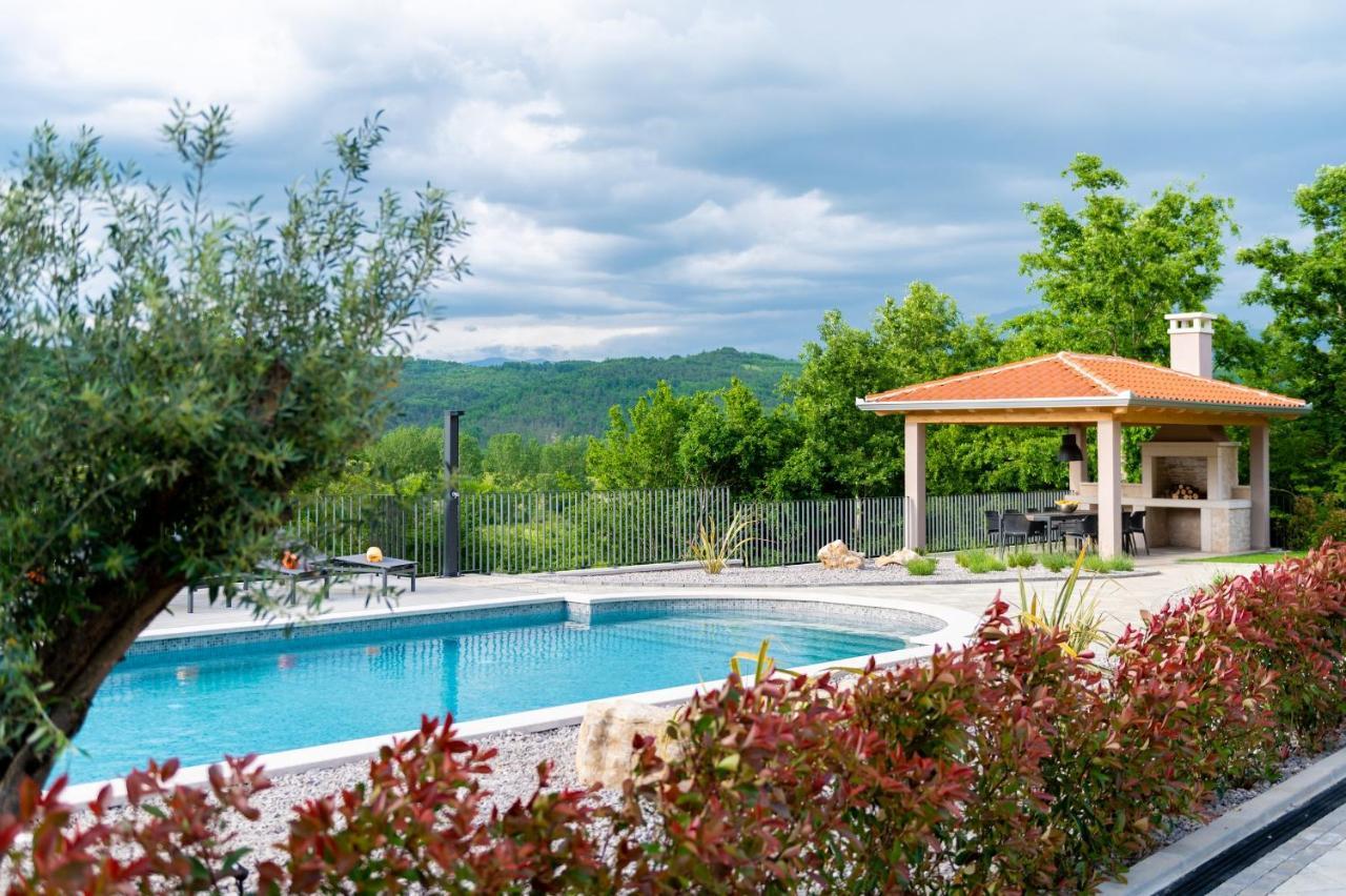 Luxury Villa Santa Cruz With Xl Pool And Jacuzzi Potpićan Εξωτερικό φωτογραφία