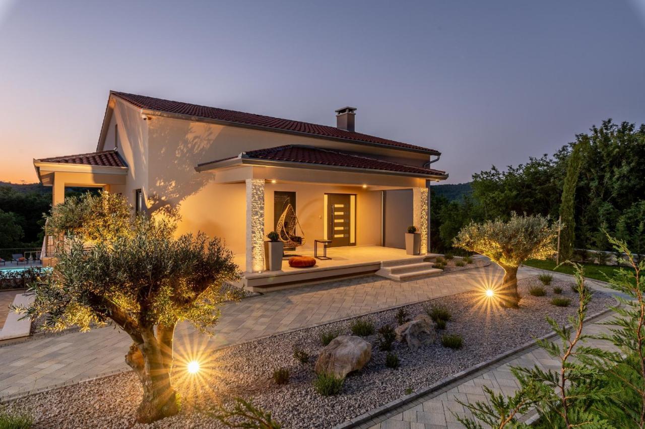 Luxury Villa Santa Cruz With Xl Pool And Jacuzzi Potpićan Εξωτερικό φωτογραφία