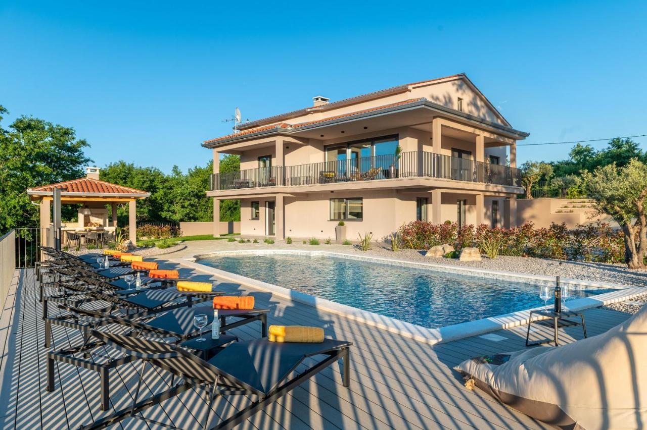 Luxury Villa Santa Cruz With Xl Pool And Jacuzzi Potpićan Εξωτερικό φωτογραφία