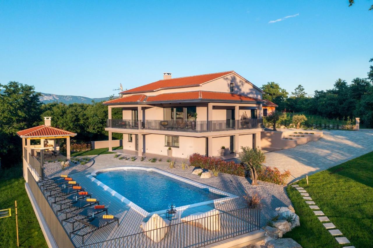 Luxury Villa Santa Cruz With Xl Pool And Jacuzzi Potpićan Εξωτερικό φωτογραφία