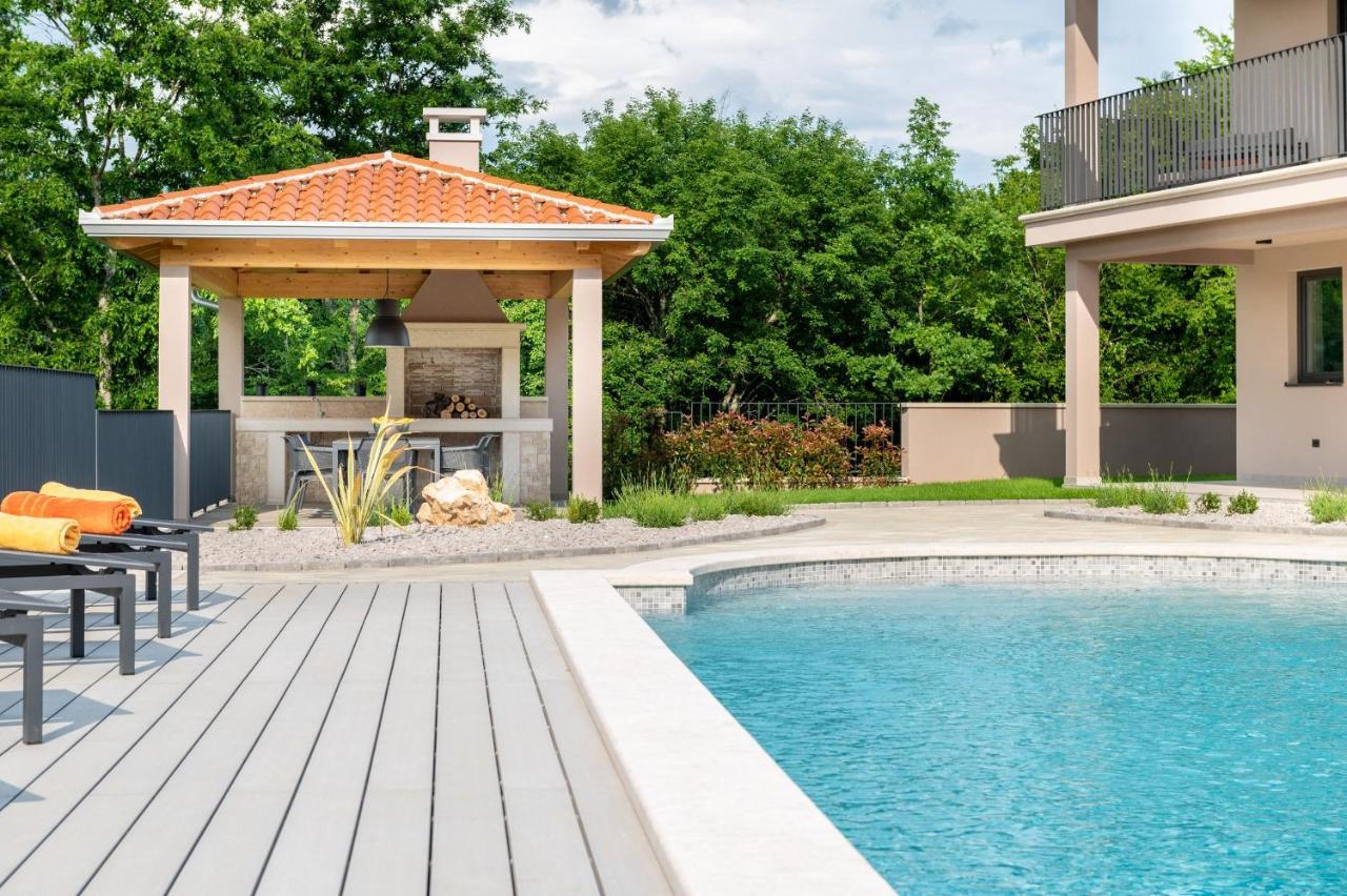 Luxury Villa Santa Cruz With Xl Pool And Jacuzzi Potpićan Εξωτερικό φωτογραφία