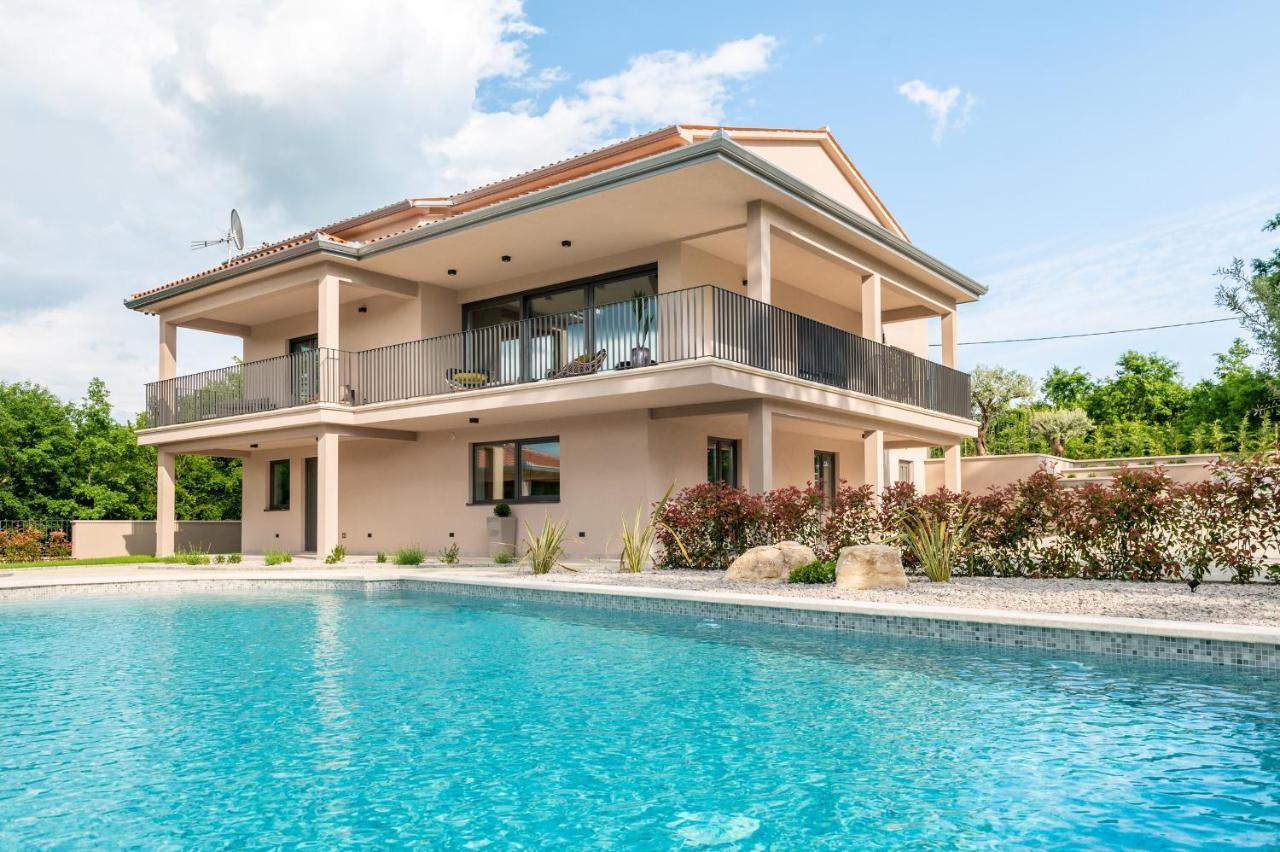 Luxury Villa Santa Cruz With Xl Pool And Jacuzzi Potpićan Εξωτερικό φωτογραφία