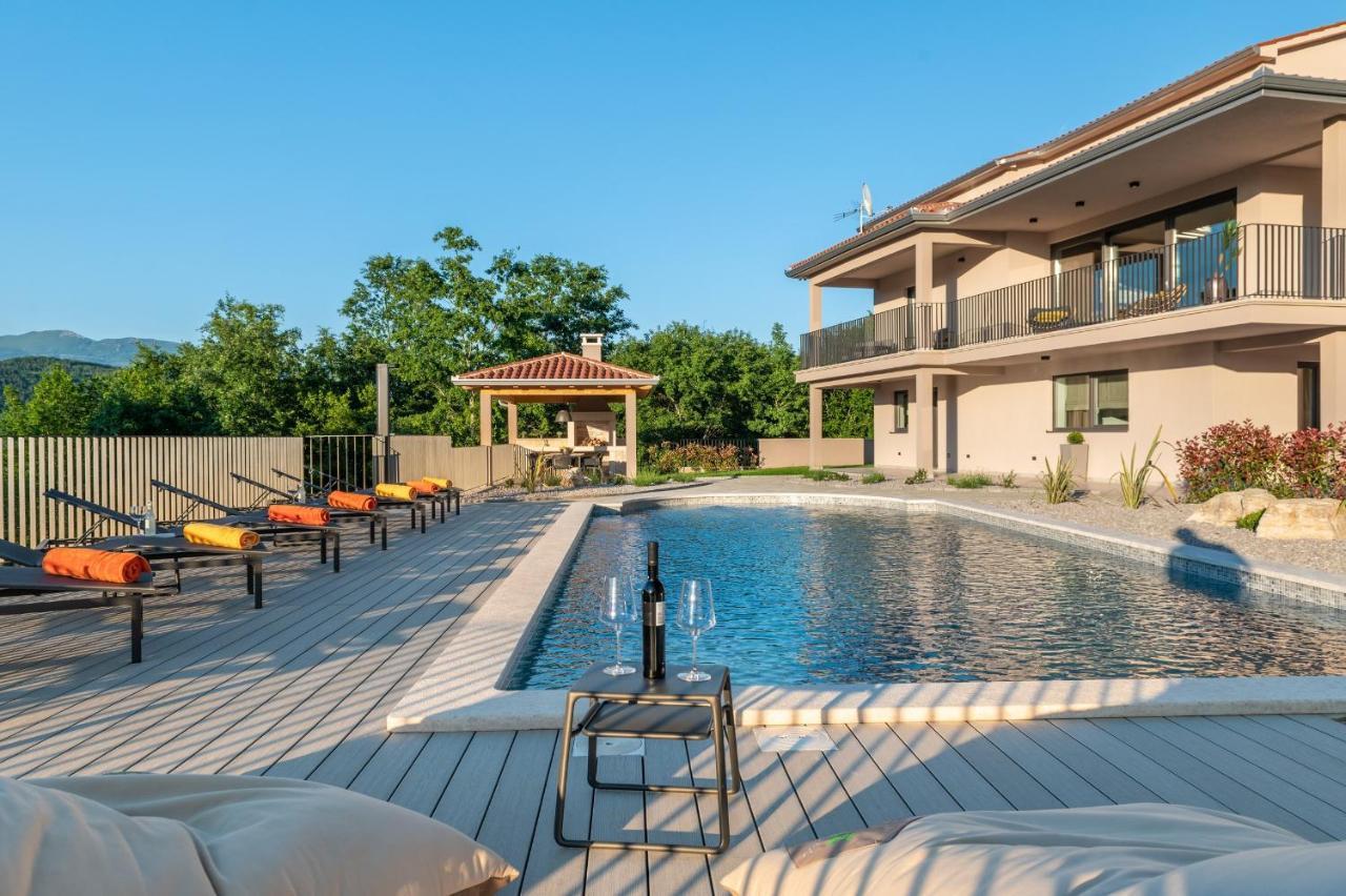 Luxury Villa Santa Cruz With Xl Pool And Jacuzzi Potpićan Εξωτερικό φωτογραφία