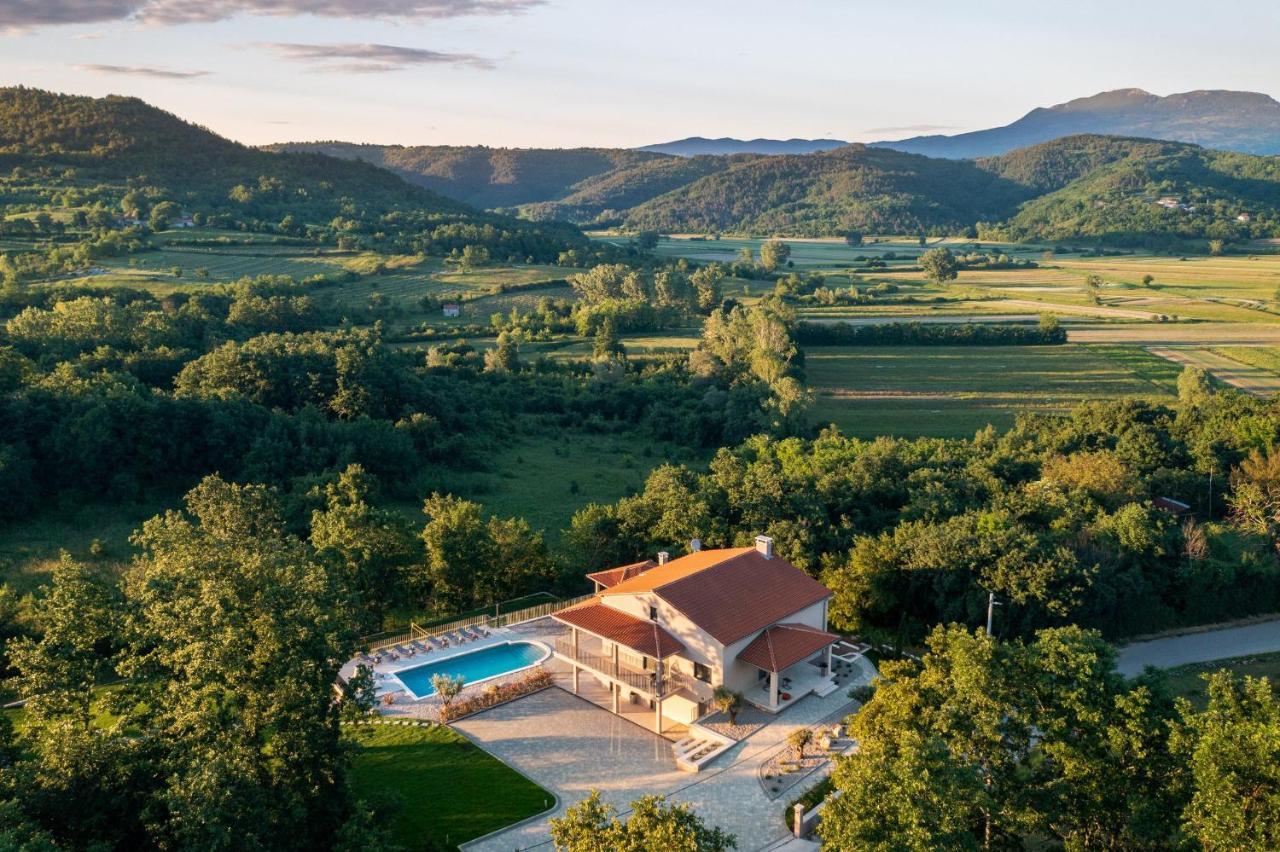 Luxury Villa Santa Cruz With Xl Pool And Jacuzzi Potpićan Εξωτερικό φωτογραφία