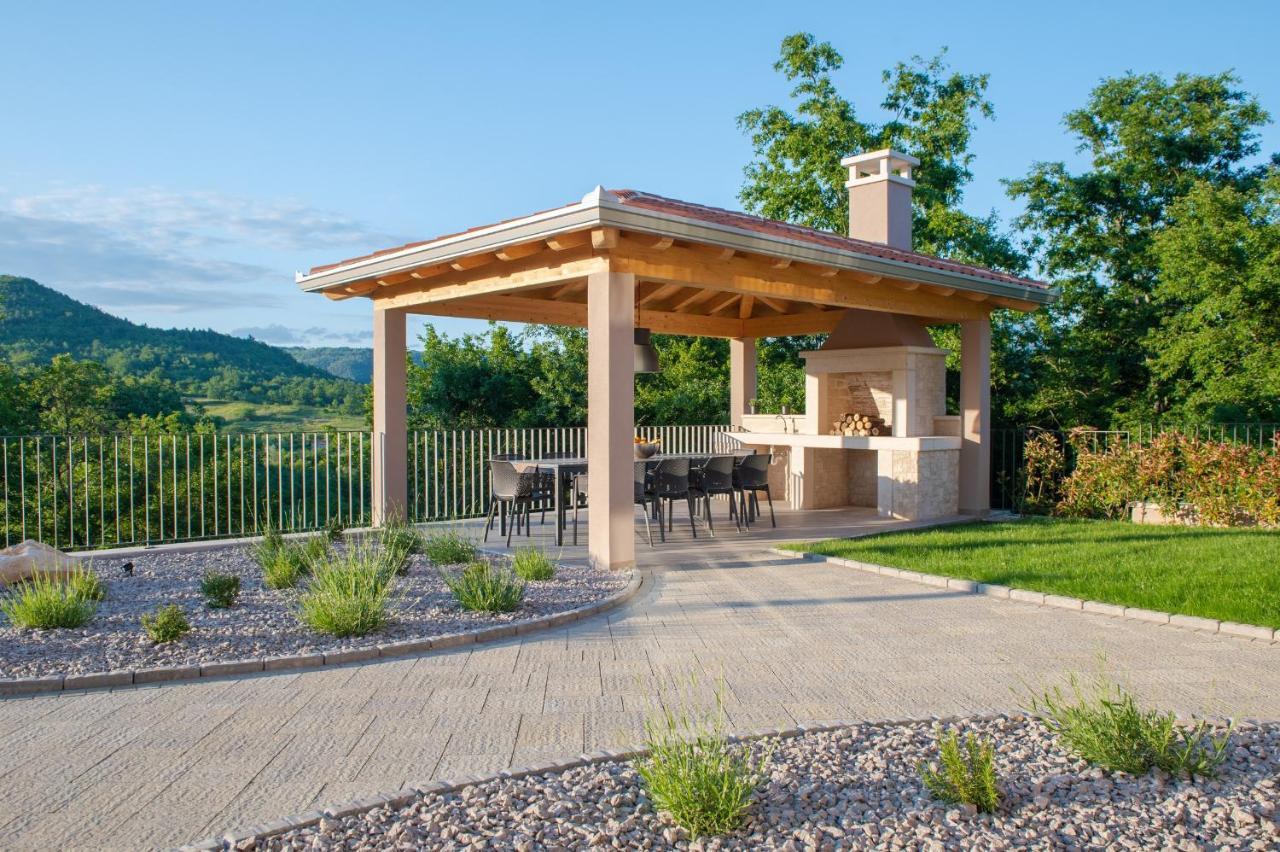 Luxury Villa Santa Cruz With Xl Pool And Jacuzzi Potpićan Εξωτερικό φωτογραφία