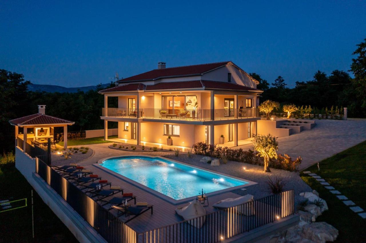 Luxury Villa Santa Cruz With Xl Pool And Jacuzzi Potpićan Εξωτερικό φωτογραφία
